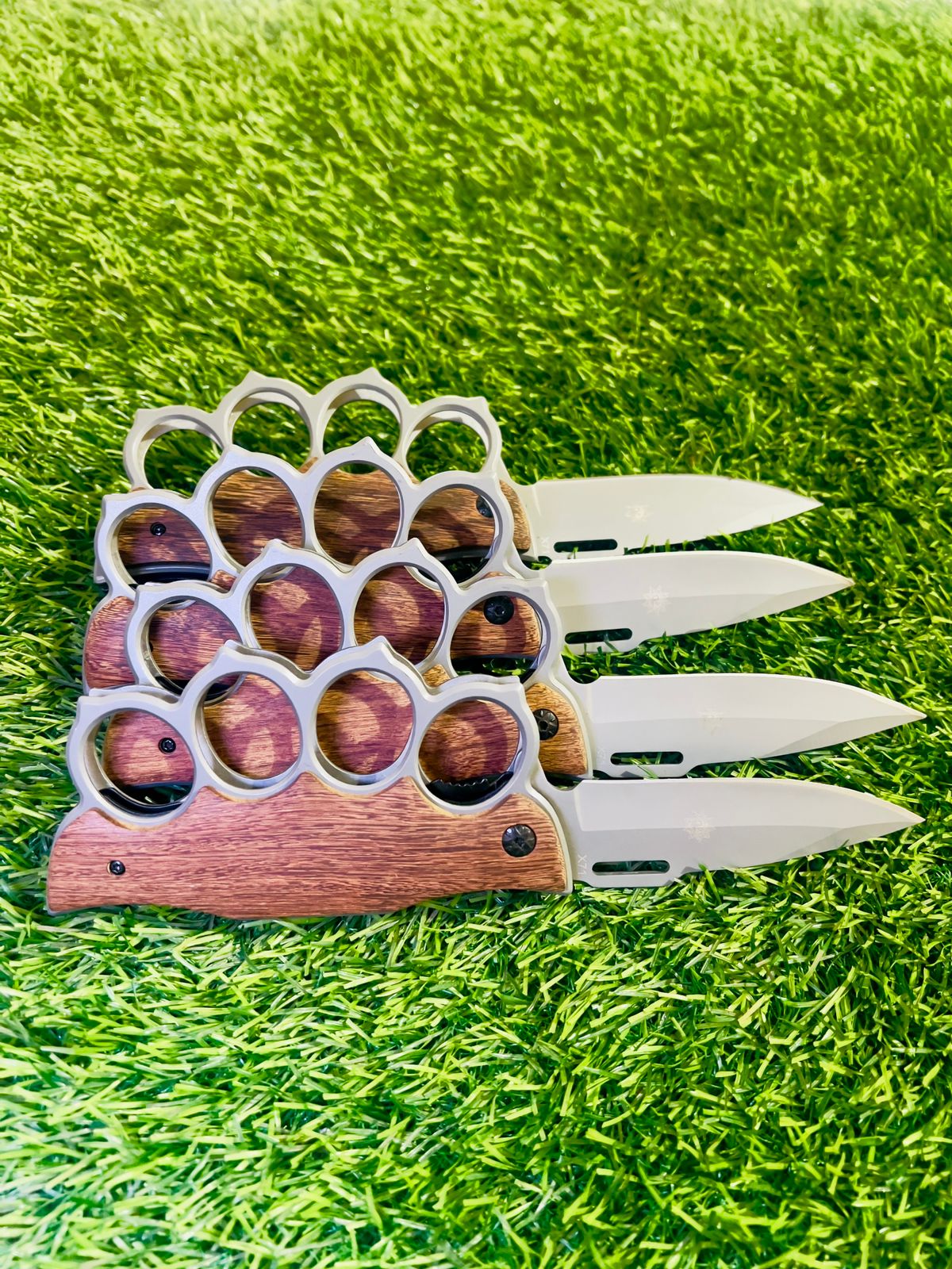 Knuckles Knife